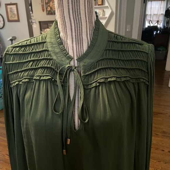 T Tahari Olive Green Blouse with Pleated Design - Picture 4 of 7